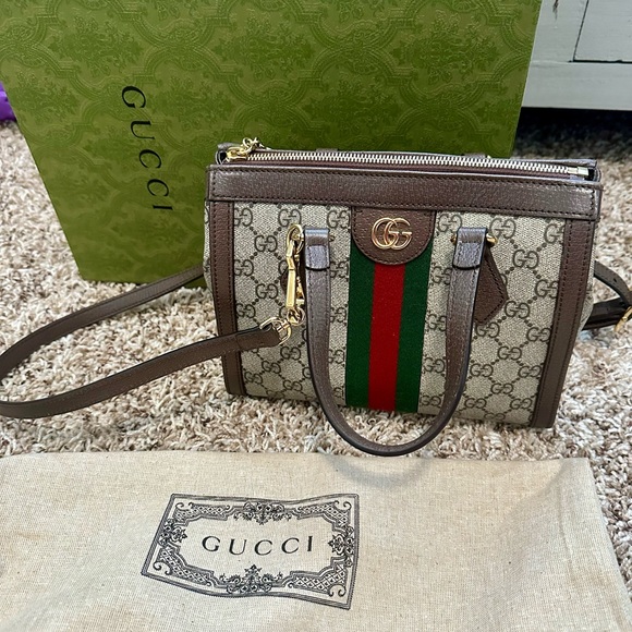 Gucci Handbags - Gucci purse